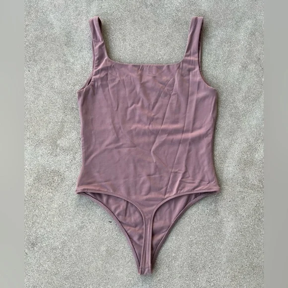 NWOT Aritzia Babaton Contour Thong Bodysuit - Shadow Mauve - Picture 6 of 9